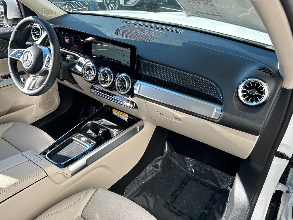 New 2026 Polar White Mercedes-Benz GLB 250 image 29