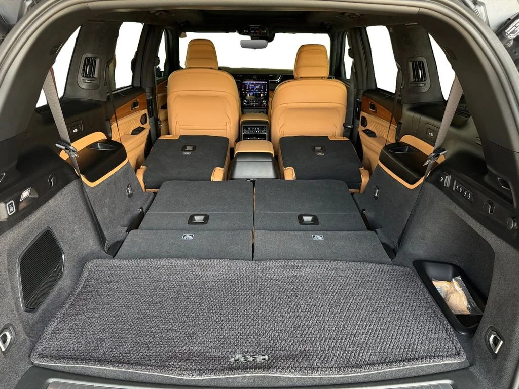 Used 2025 Gray Jeep Summit image 28