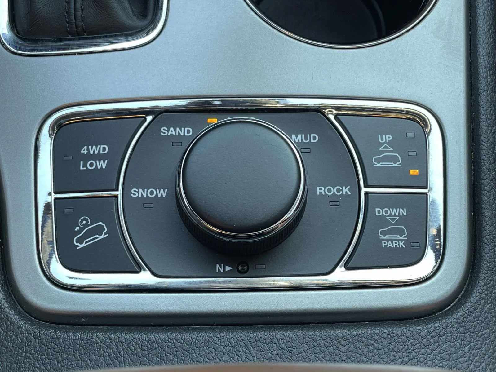 Used 2020 Diamond Black Crystal Pearlcoat Jeep Overland image 22