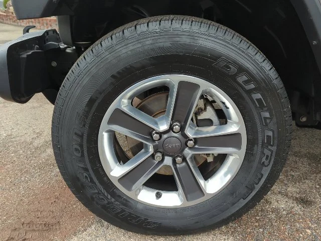 Used 2018 Gray Jeep Unlimited Sahara image 23