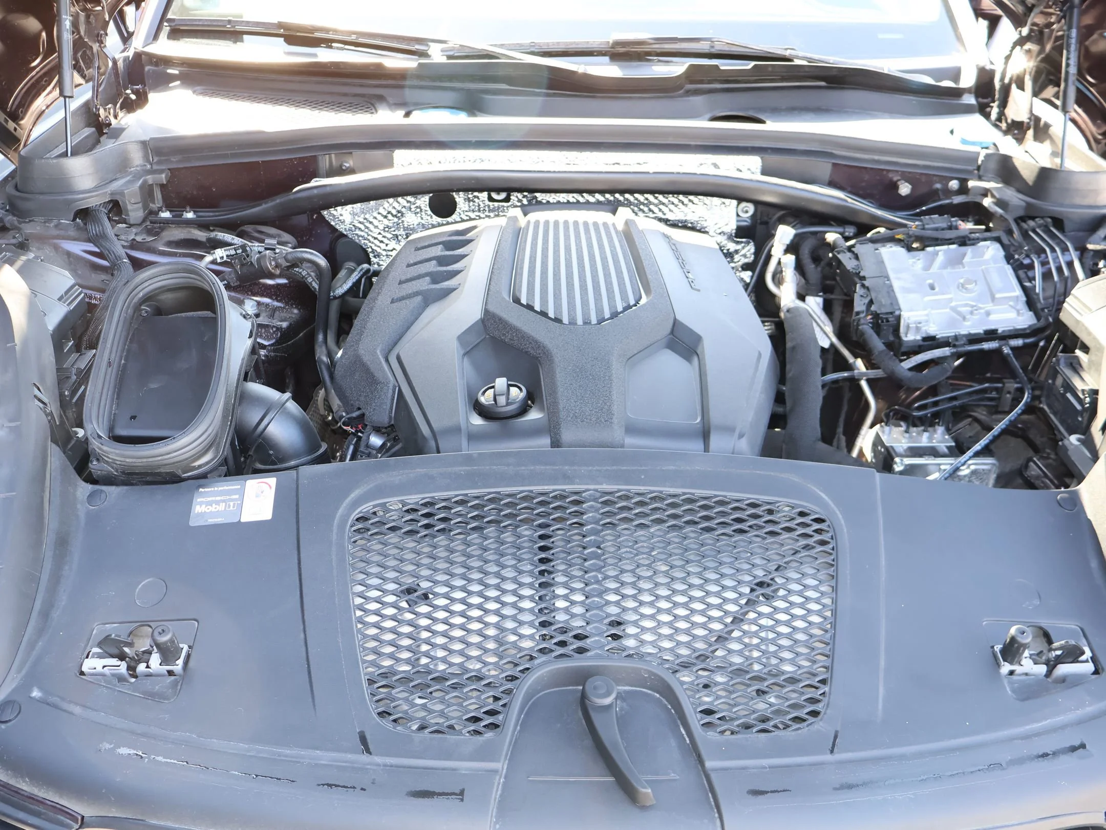 2026 Porsche Macan - Photo 28