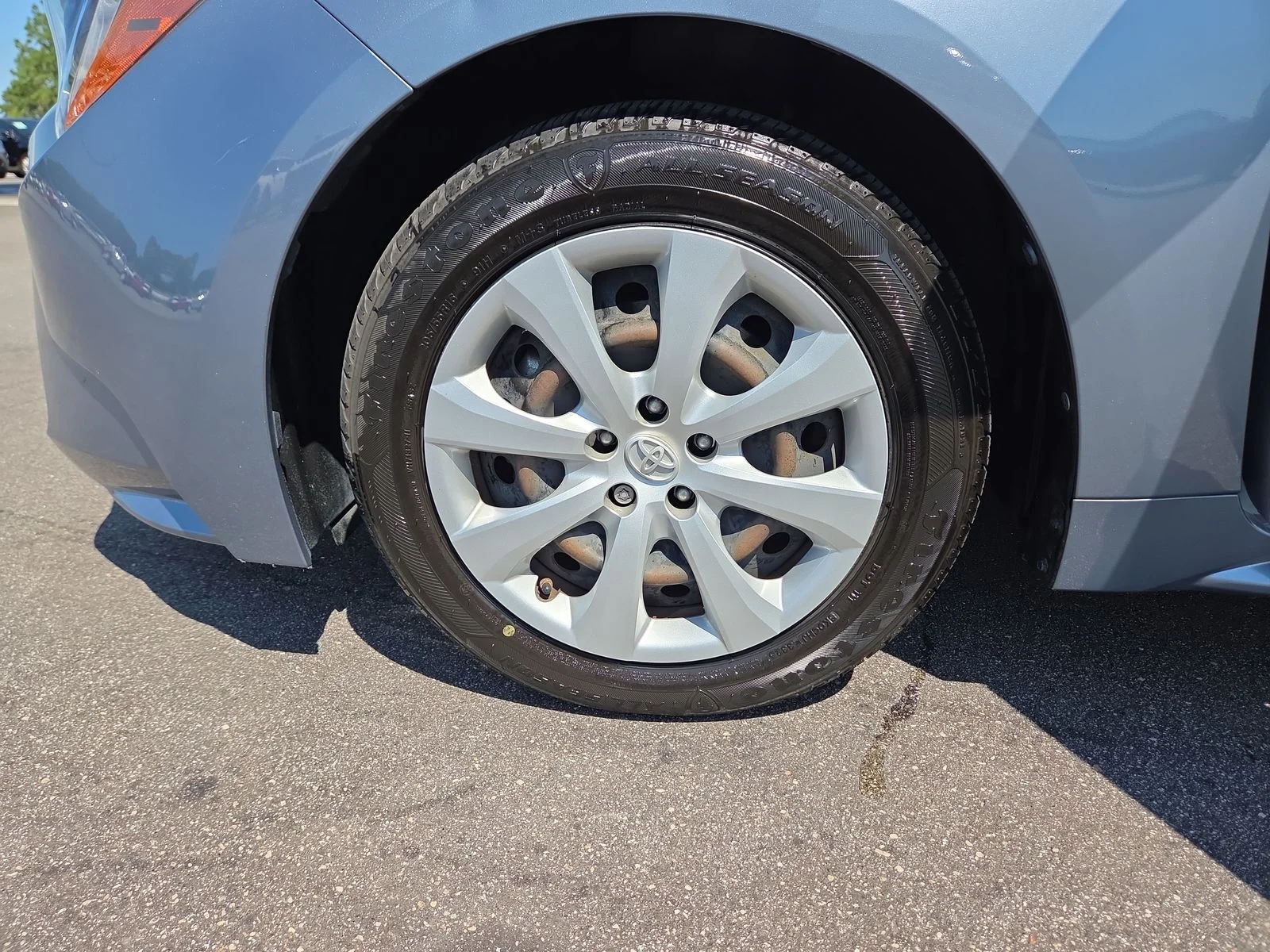 Used 2021 Celestite Toyota LE image 27