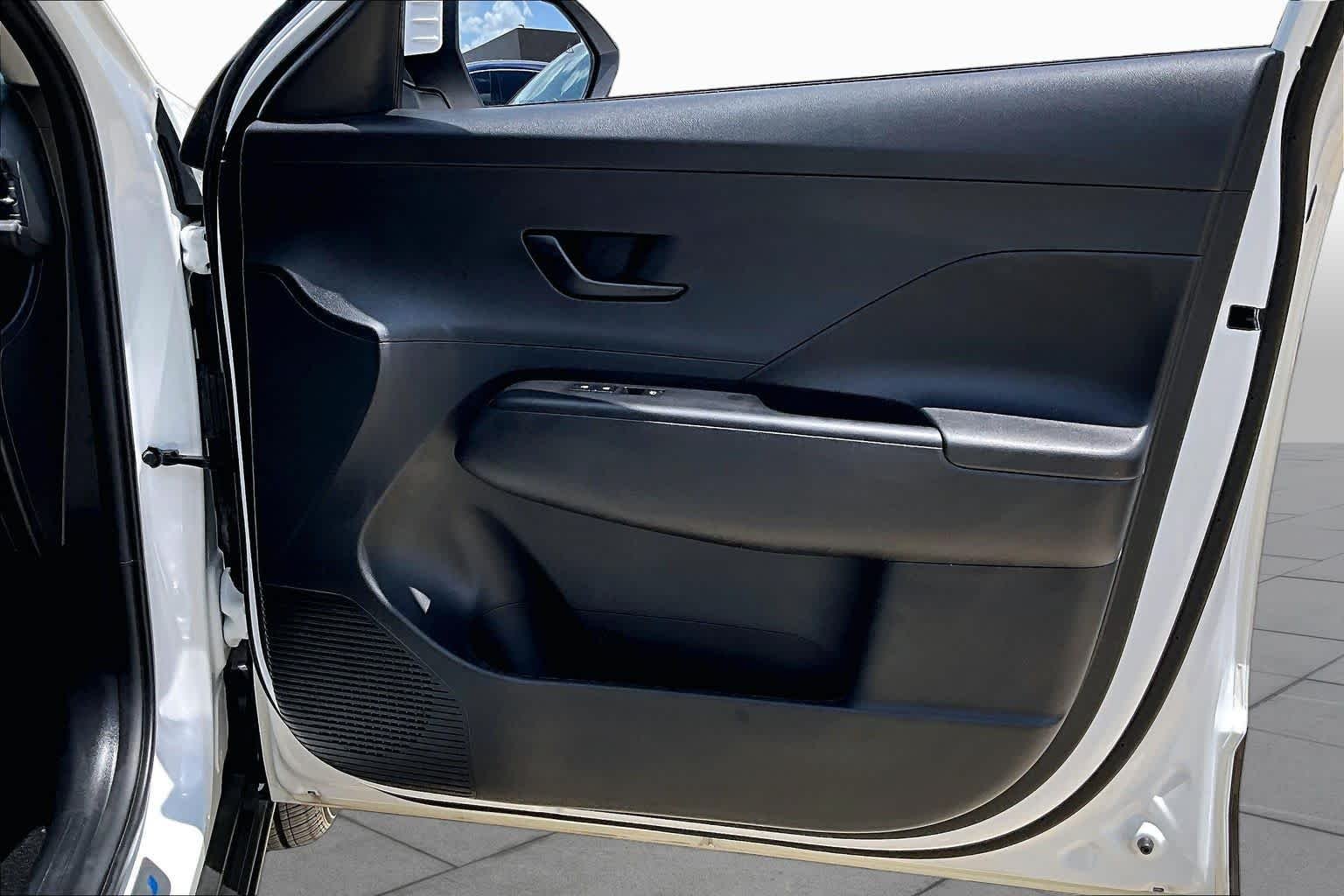 2026 Hyundai Kona SE - Photo 38