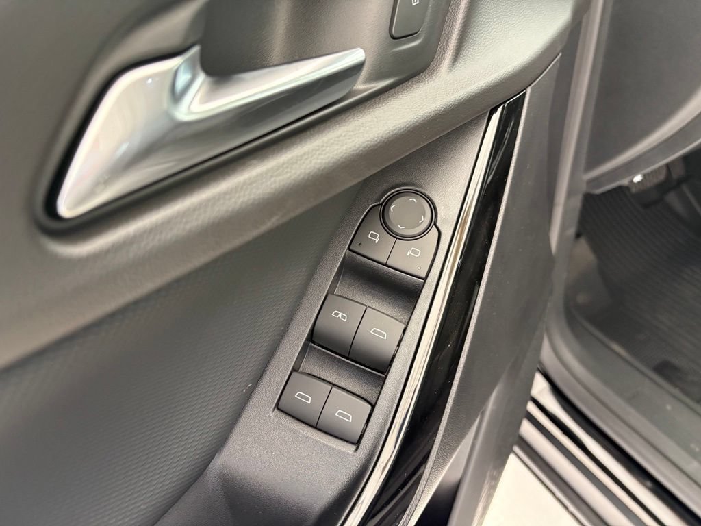 2027 Chevrolet Equinox LT - Photo 25