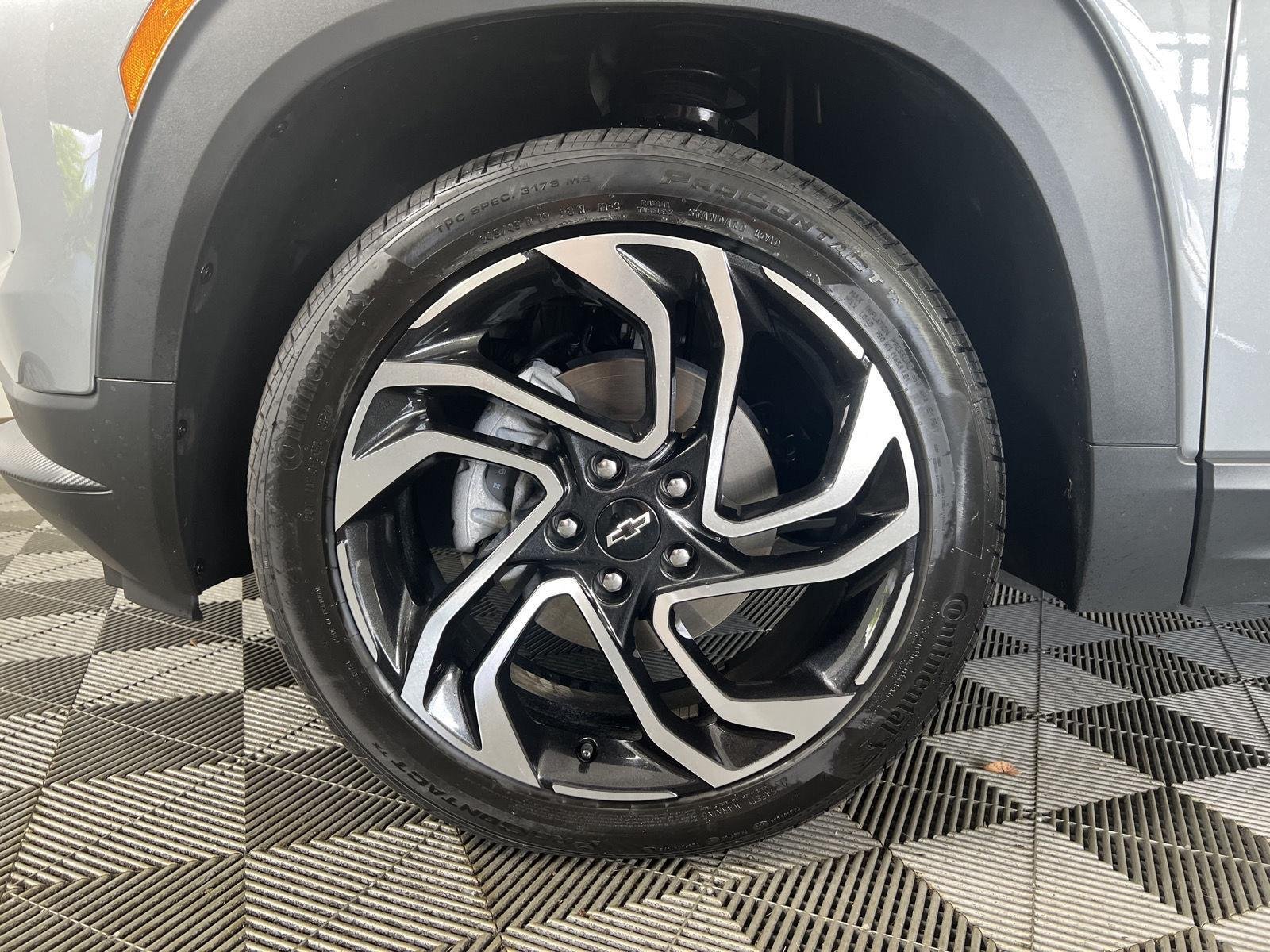Used 2025 Sterling Gray Metallic Chevrolet RS image 29