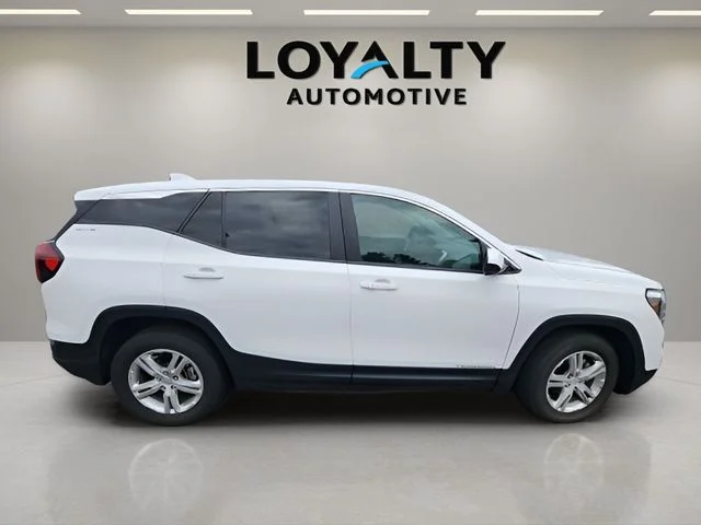 Used 2024 White GMC SLE image 7