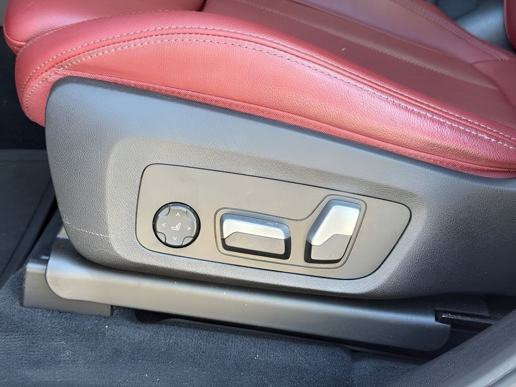 Used 2022 White BMW xDrive30i image 11