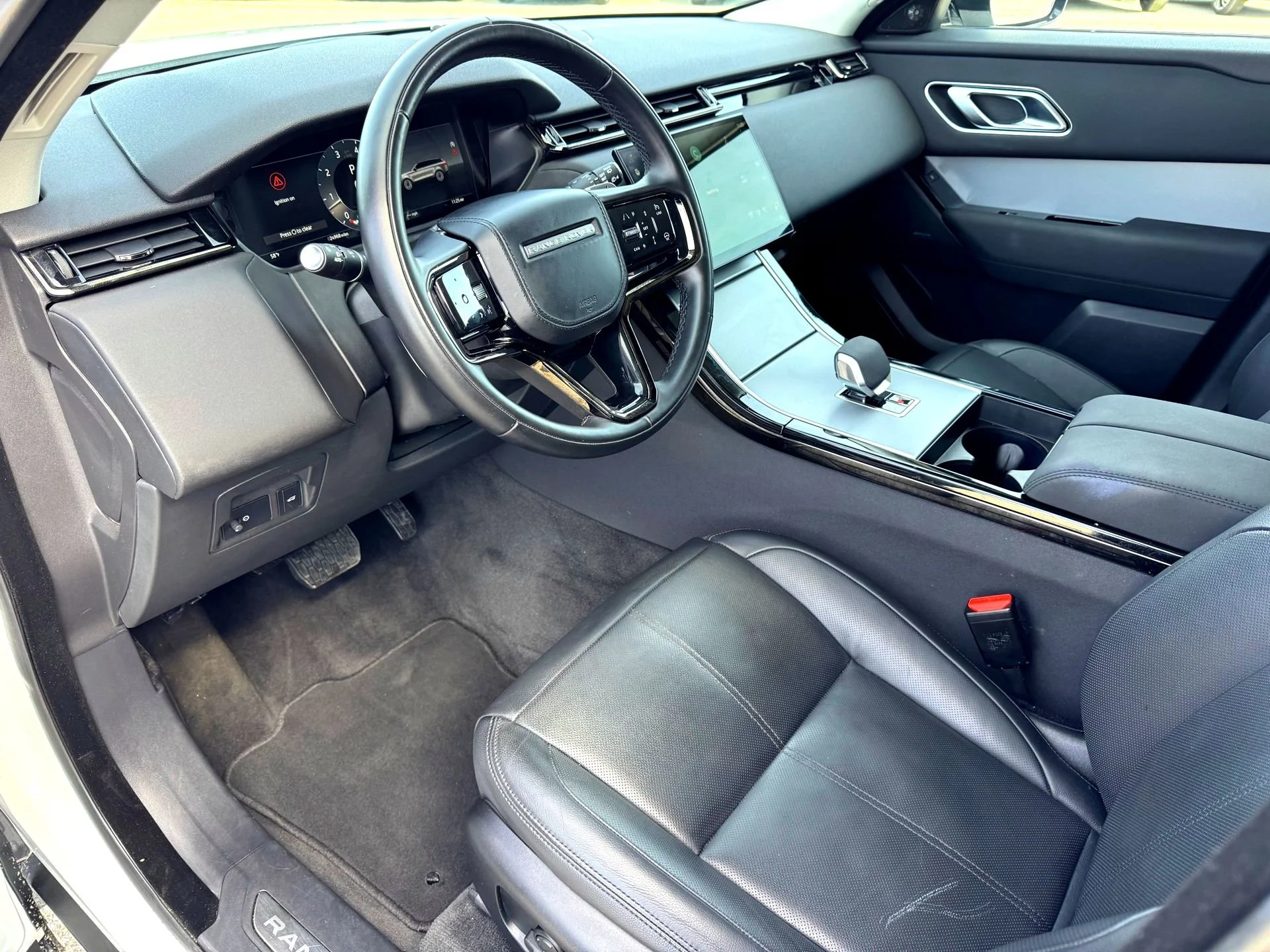 Used 2024  Land Rover S image 11