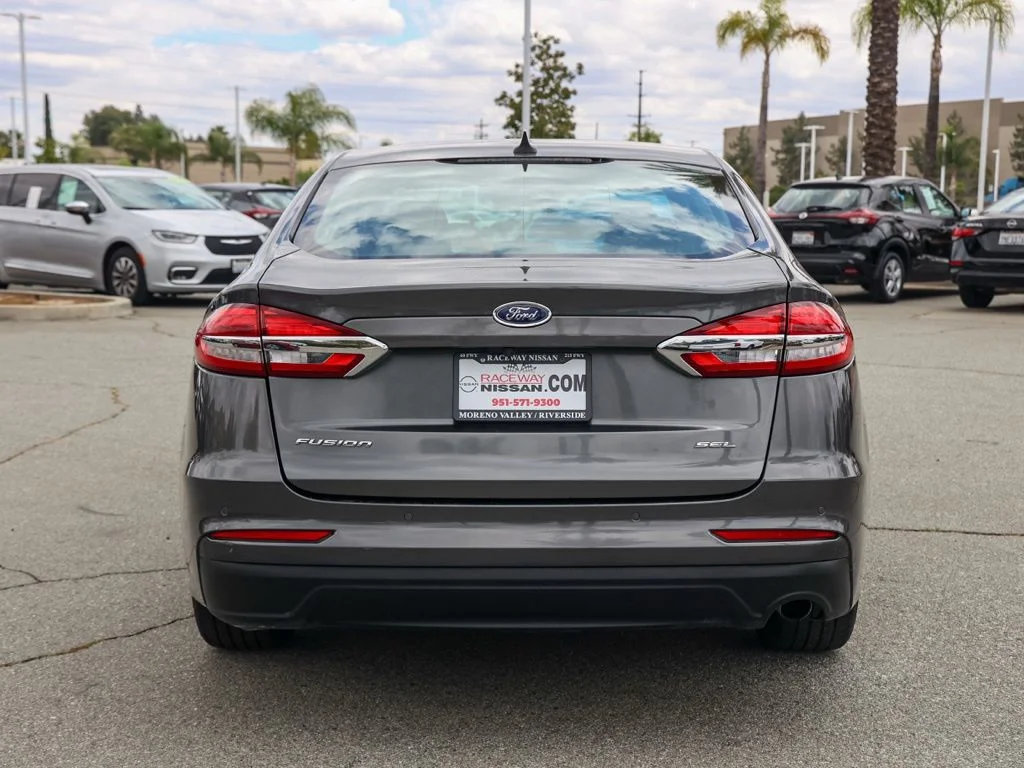 Used 2020 Gray Ford SEL image 4