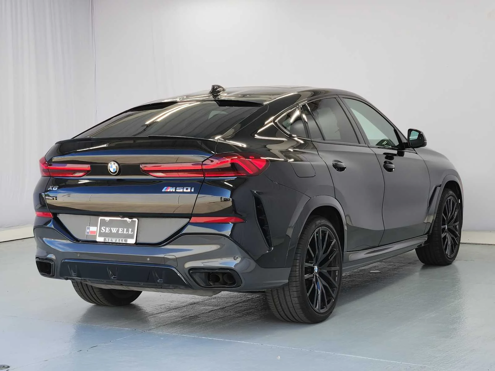 Used 2021 Black Sapphire Metallic BMW M50i image 5