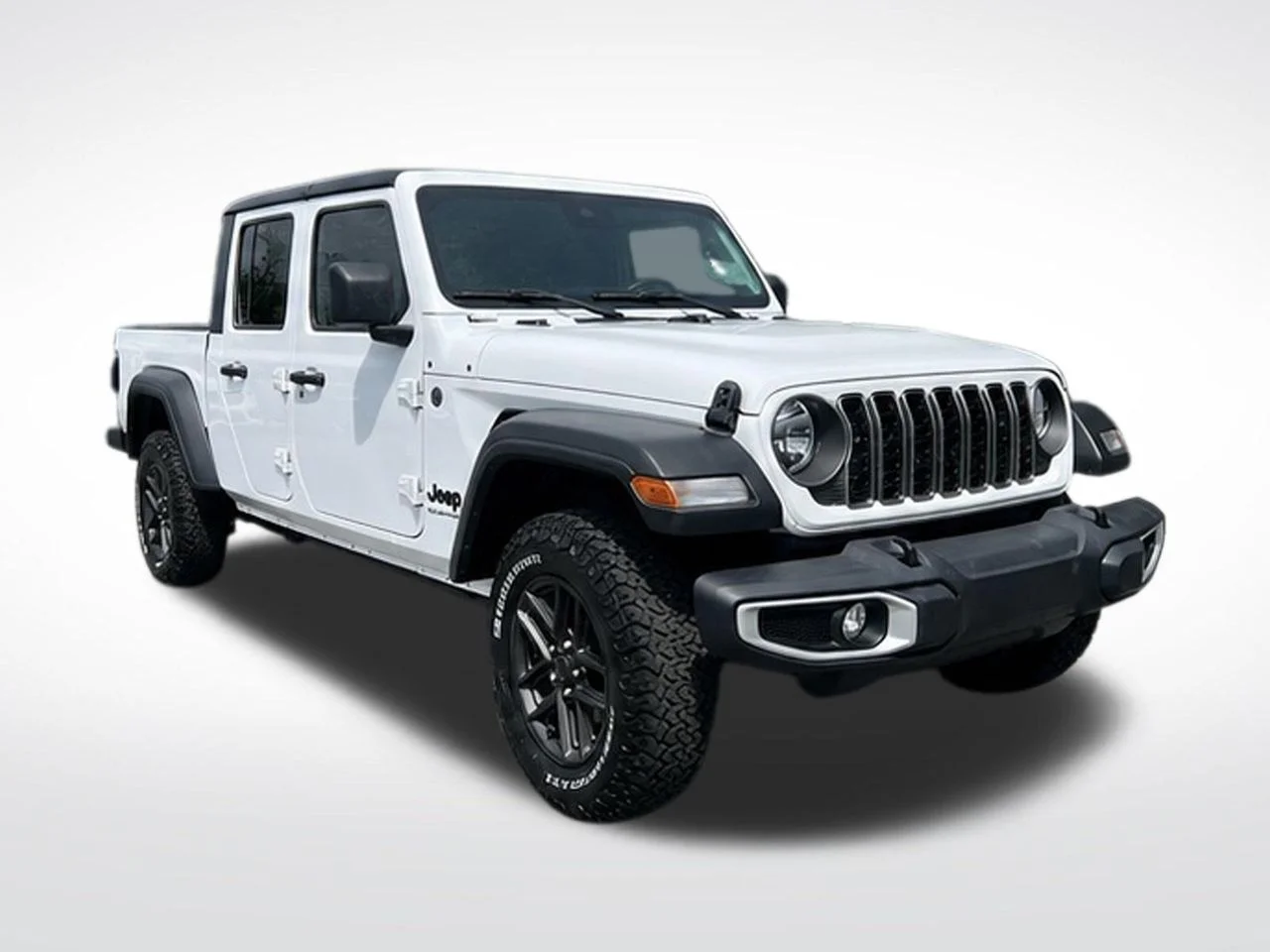 Used 2025 White Jeep Sport S image 7