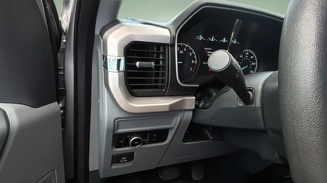 Used 2023 Silver Ford XLT image 19