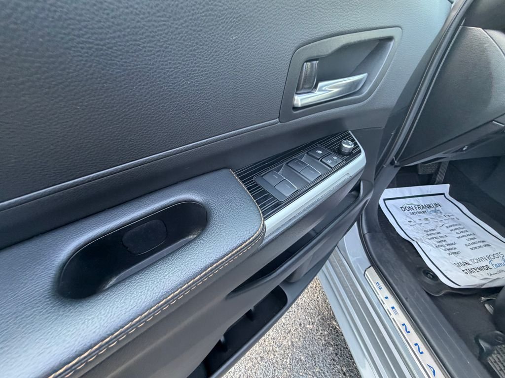 Used 2025  Toyota Woodland Edition image 13