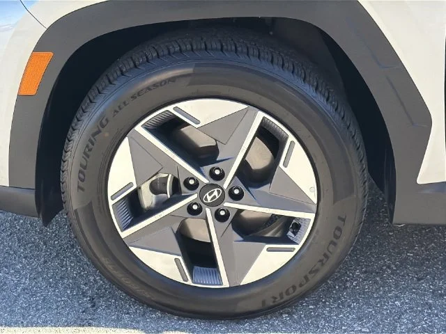 Used 2025 Silver Hyundai SEL image 40