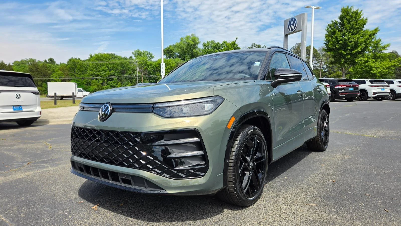New 2026 Avocado Green w/Deep Black Roof Volkswagen SE R-Line Black image 9