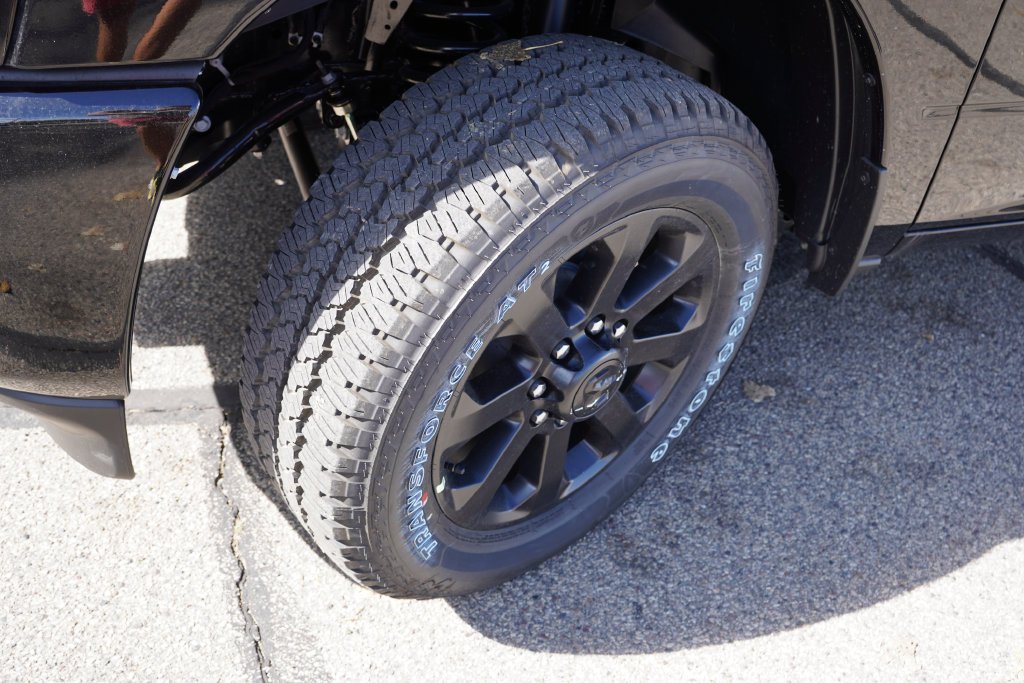 New 2027 Diamond Black Crystal Pearl-Coat Exterior Paint RAM Laramie image 9