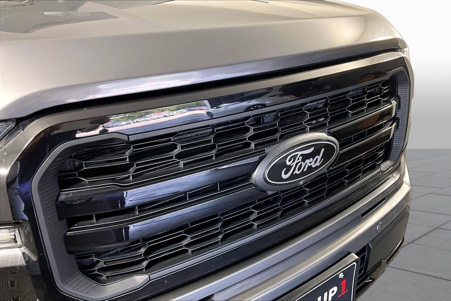 Used 2024 Carbonized Gray Metallic Ford LARIAT image 28