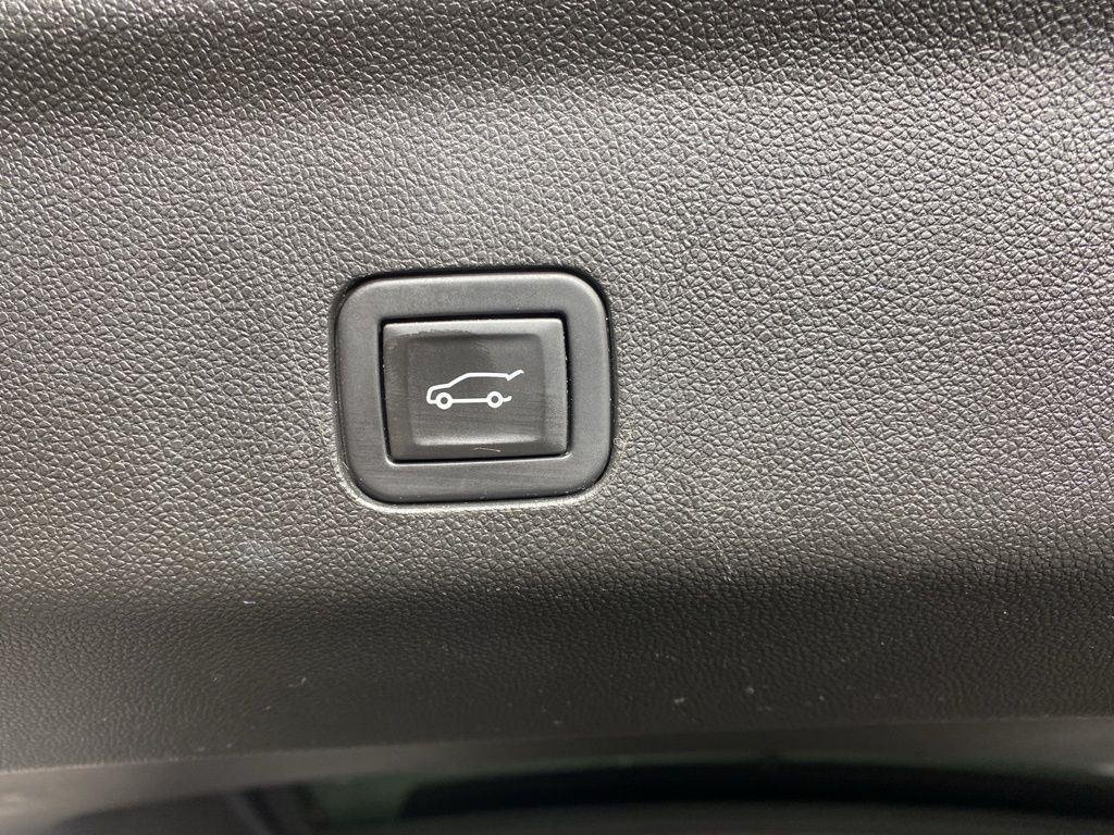 Used 2024 Pearl Chevrolet High Country image 32