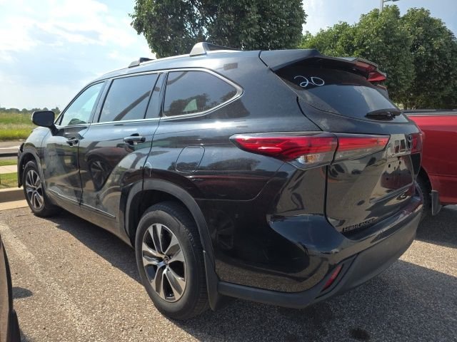 Used 2022 Black Toyota XLE image 2