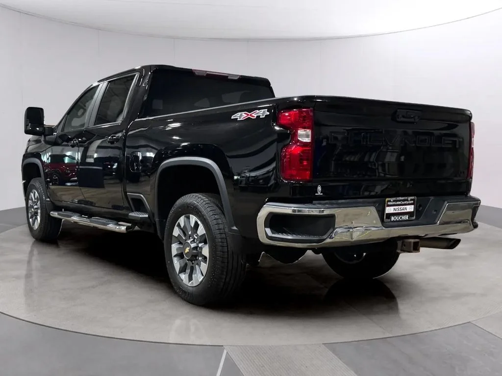 Used 2021 Black Chevrolet LT image 5