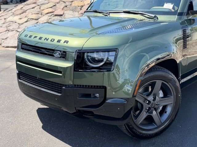 New 2026 Woolstone Green Land Rover X-Dynamic SE image 2