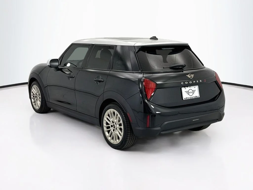 New 2026 Midnight Black II Metallic MINI Signature Plus image 7