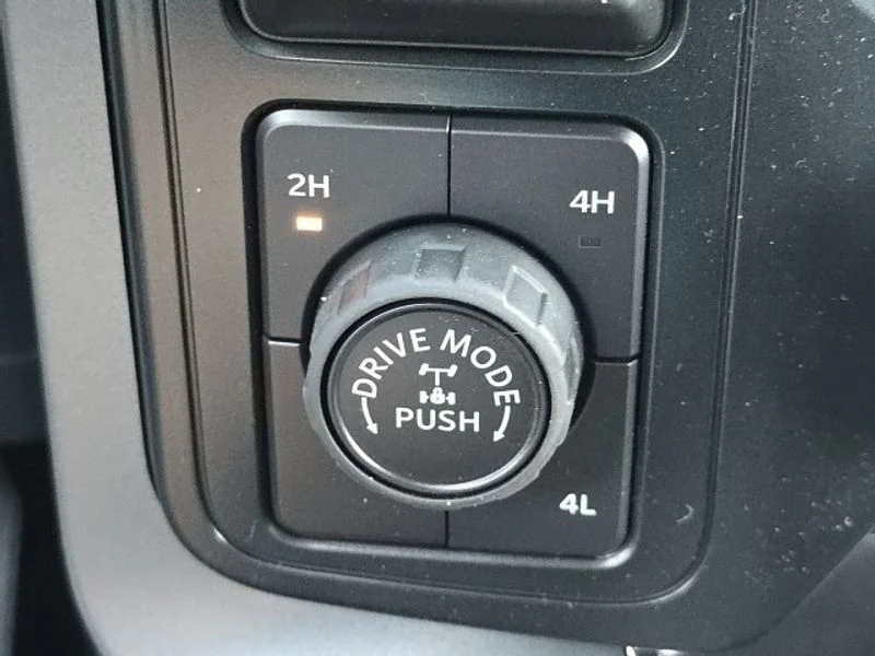 2025 Ford F-150 XLT - Photo 18