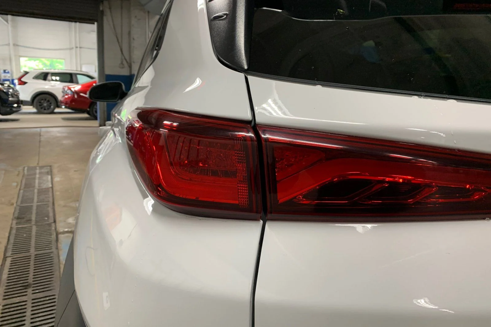 Used 2018 White Hyundai Limited image 33