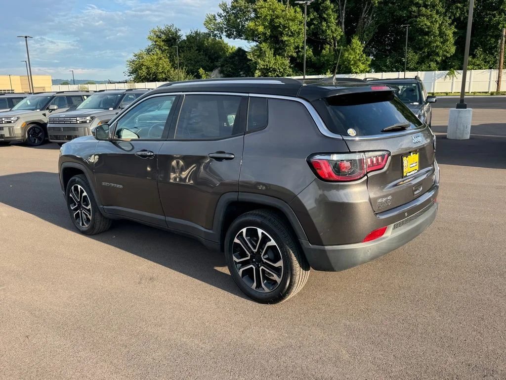 Used 2022 Gray Jeep Limited image 4