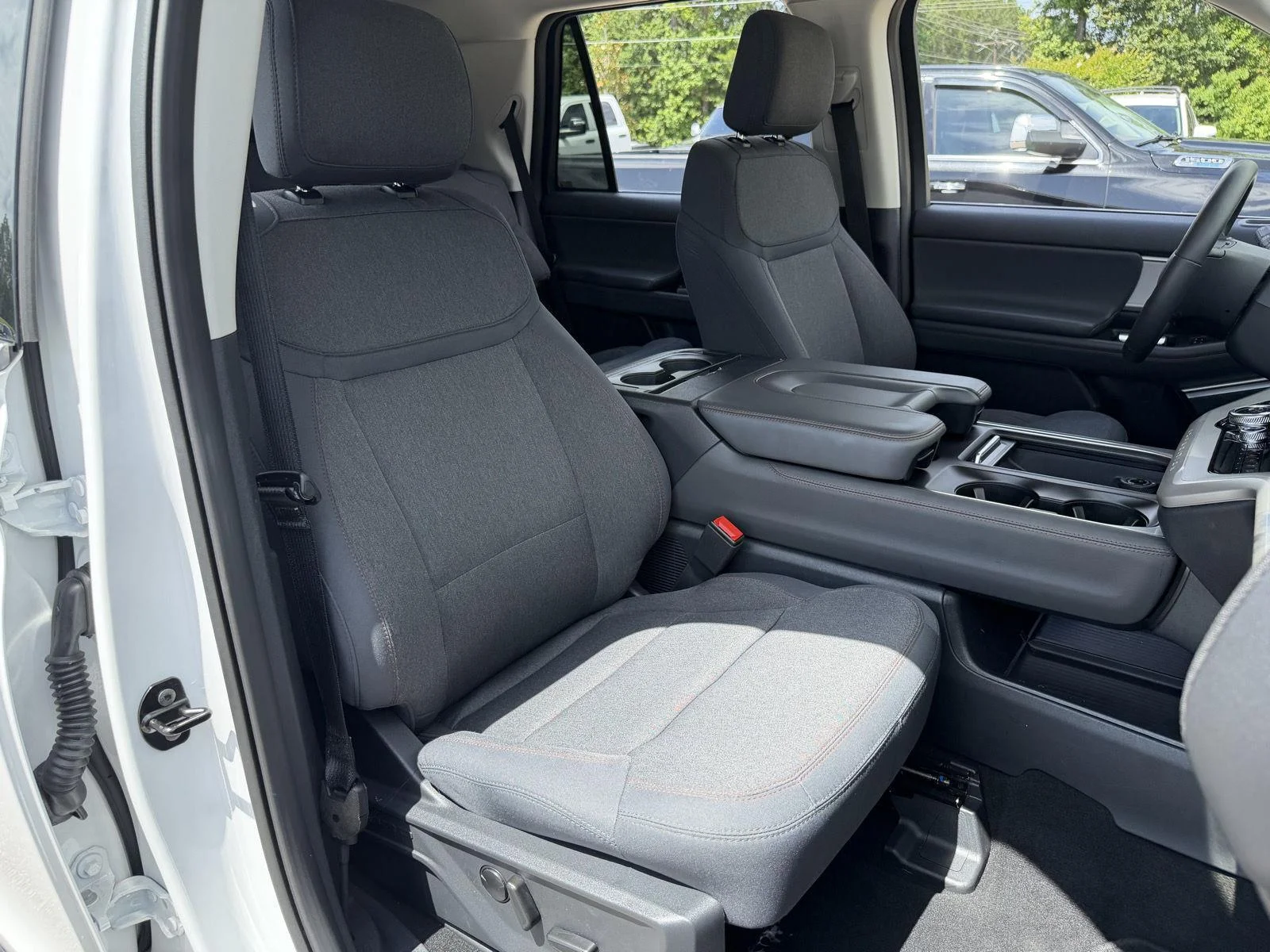 Used 2025 Oxford White Ford Active image 23