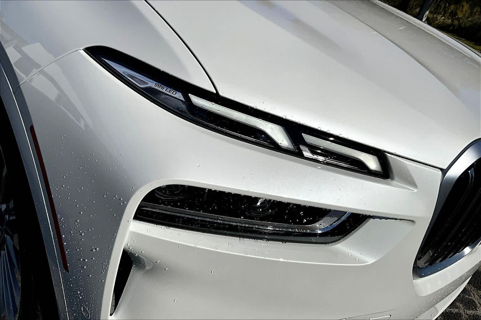New 2026 Mineral White Metallic BMW xDrive40i image 14