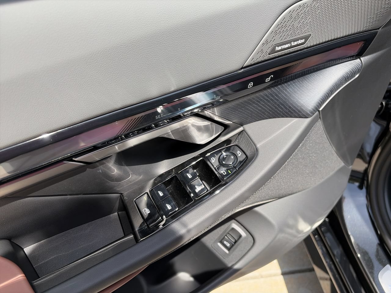 New 2027 Black Sapphire Metallic BMW 530i image 19