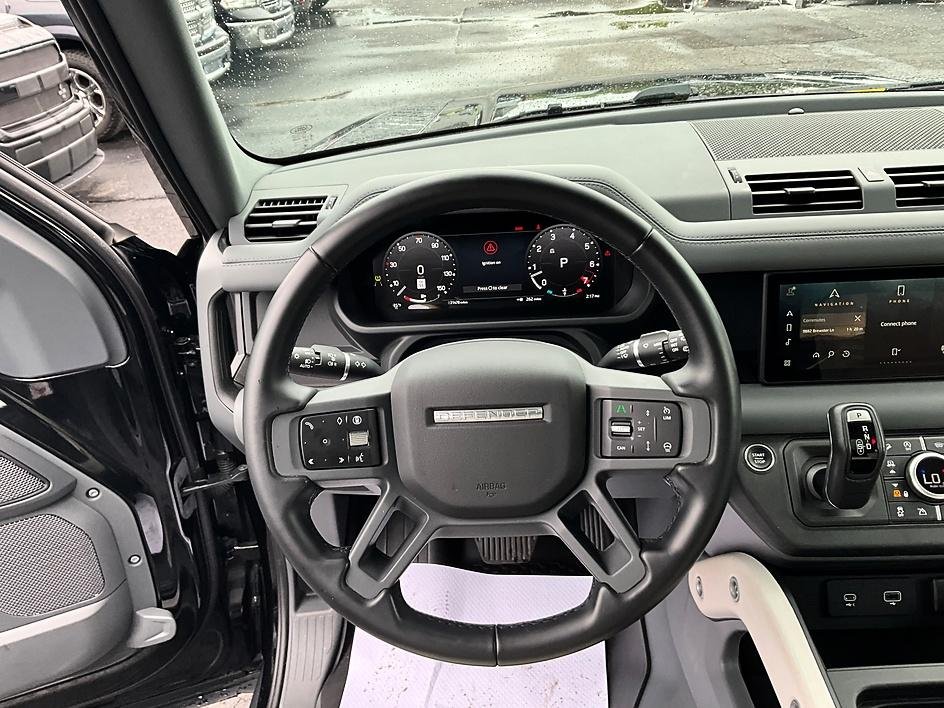 Used 2024 Black Land Rover X-Dynamic SE image 37