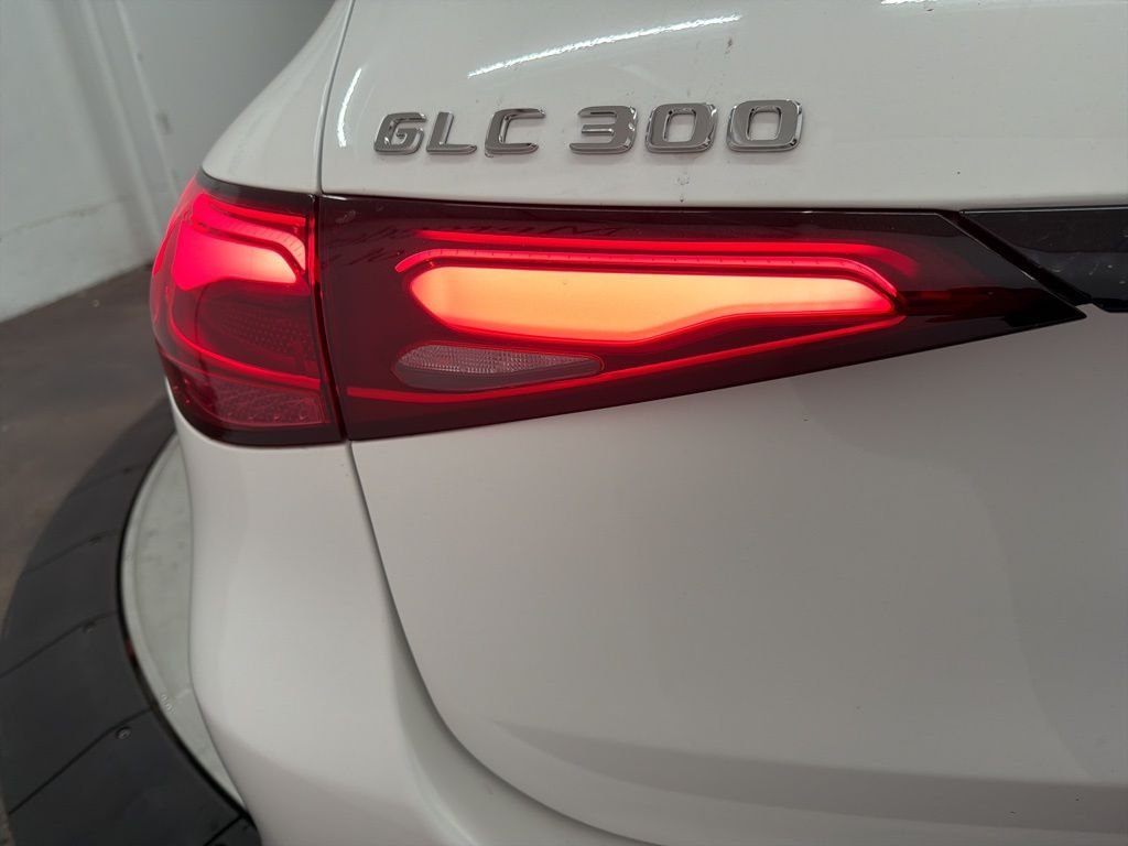 Used 2026 White Mercedes-Benz GLC 300 image 11