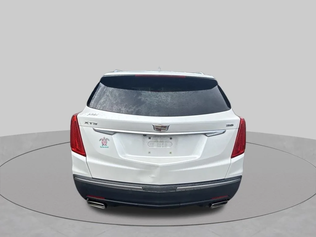 Used 2018 Crystal White Tricoat Cadillac Luxury image 8