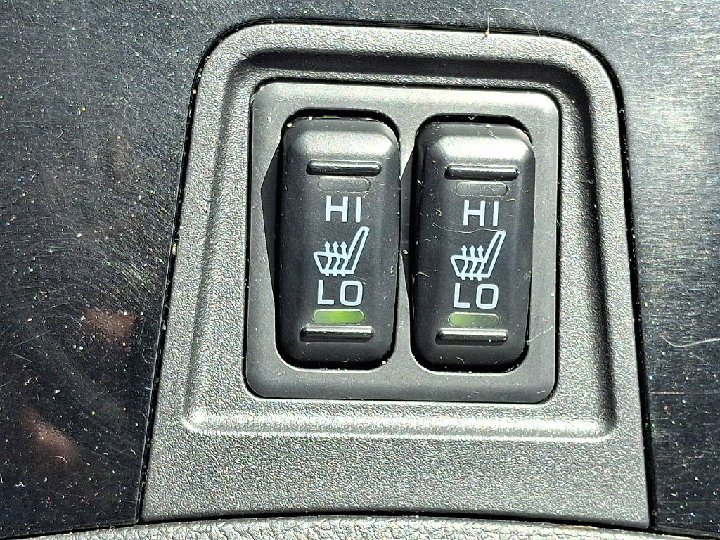 Used 2020 Silver Mitsubishi ES image 24