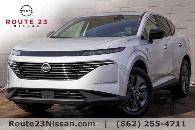 Certified Used 2025 Silver Nissan SL image 1