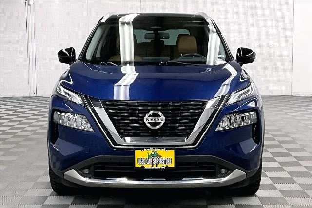 Used 2021 Caspian Blue Metallic/Super Black Nissan Platinum image 4