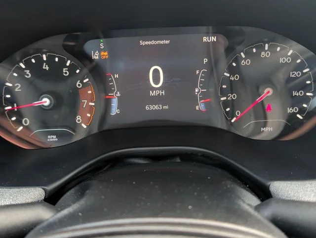Used 2024 White/off-white Jeep Latitude image 13
