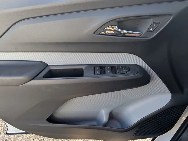 New 2027 Summit White Chevrolet LT image 13