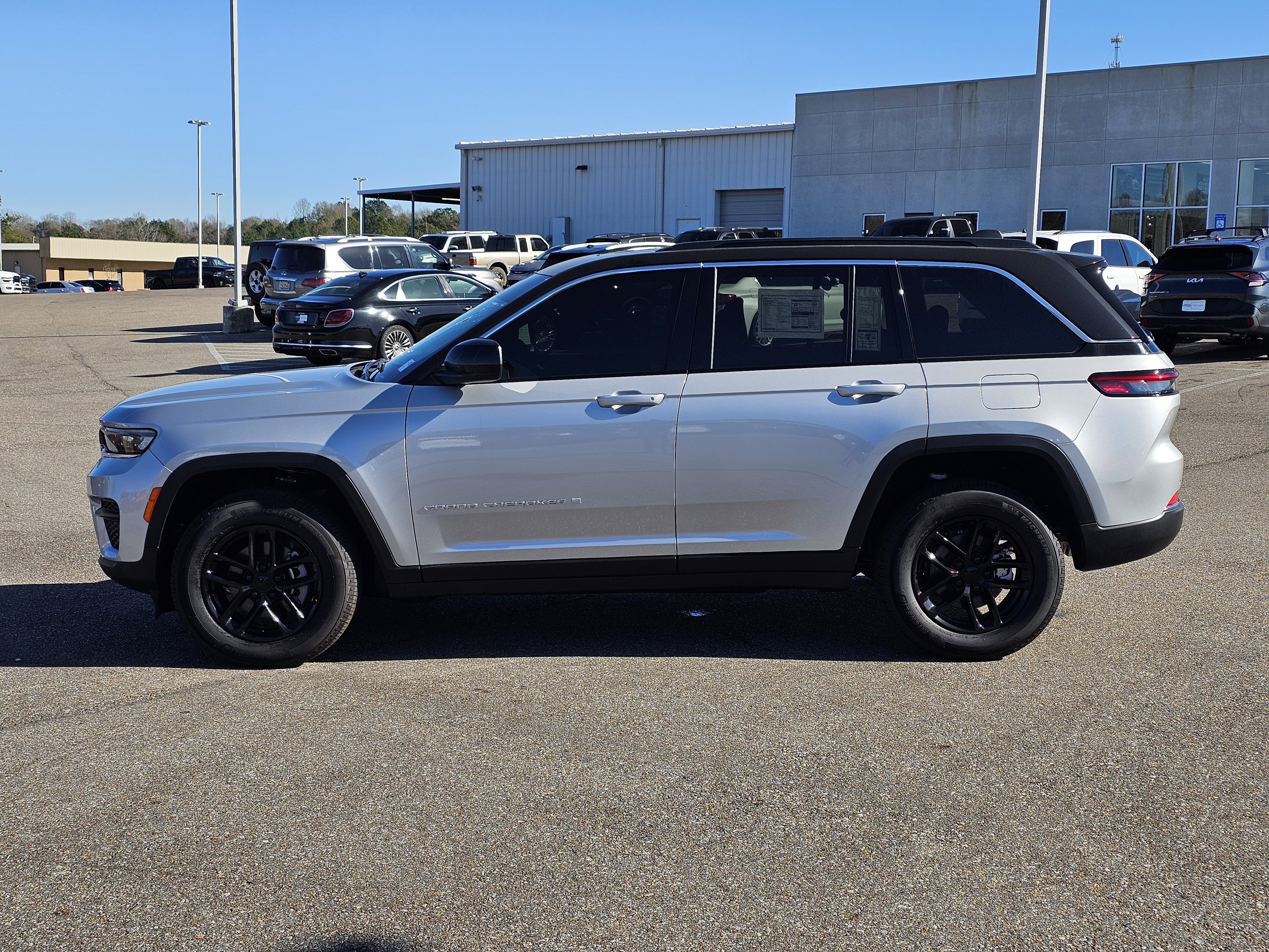 New 2024 Silver Zynith Jeep Laredo X image 14
