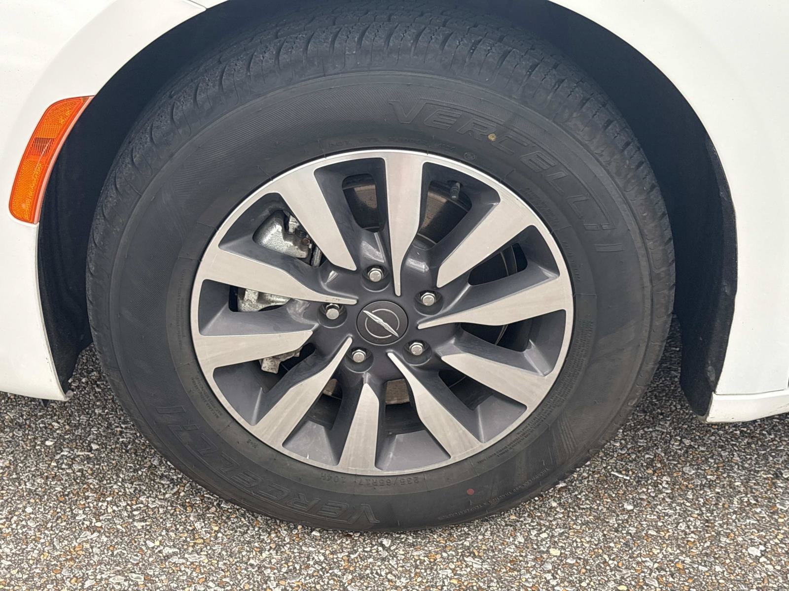 2024 Chrysler Pacifica PHEV Select - Photo 11