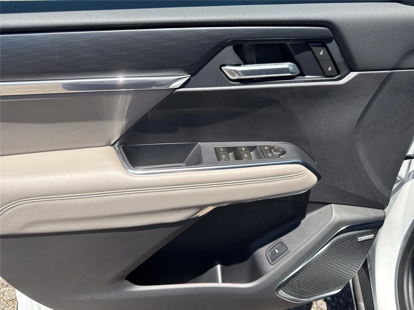 New 2026 Summit White GMC Elevation image 17