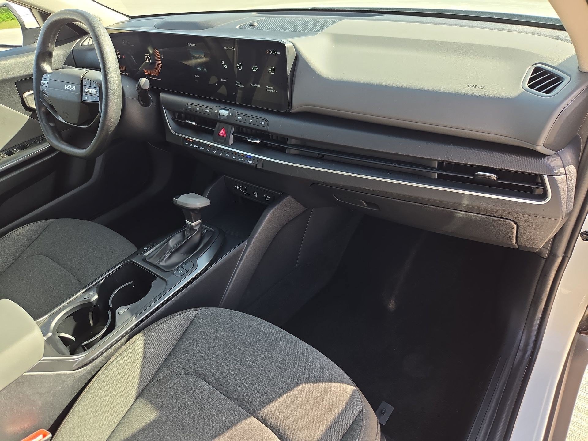 Used 2025 Snow White Pearl Kia LXS image 30