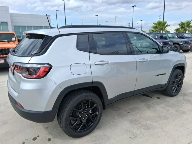 New 2026 Silver Zynith Metallic Clear-Coat Exterior Paint Jeep Latitude image 7