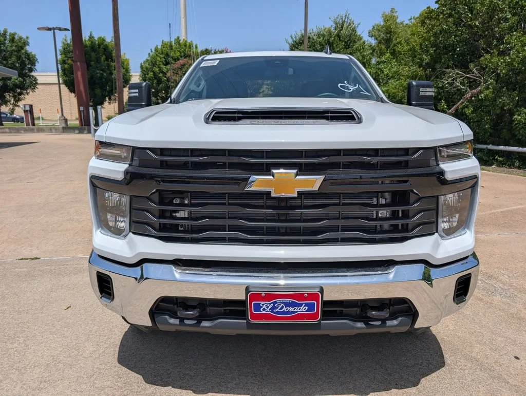 New 2026 Summit White Chevrolet WT image 22