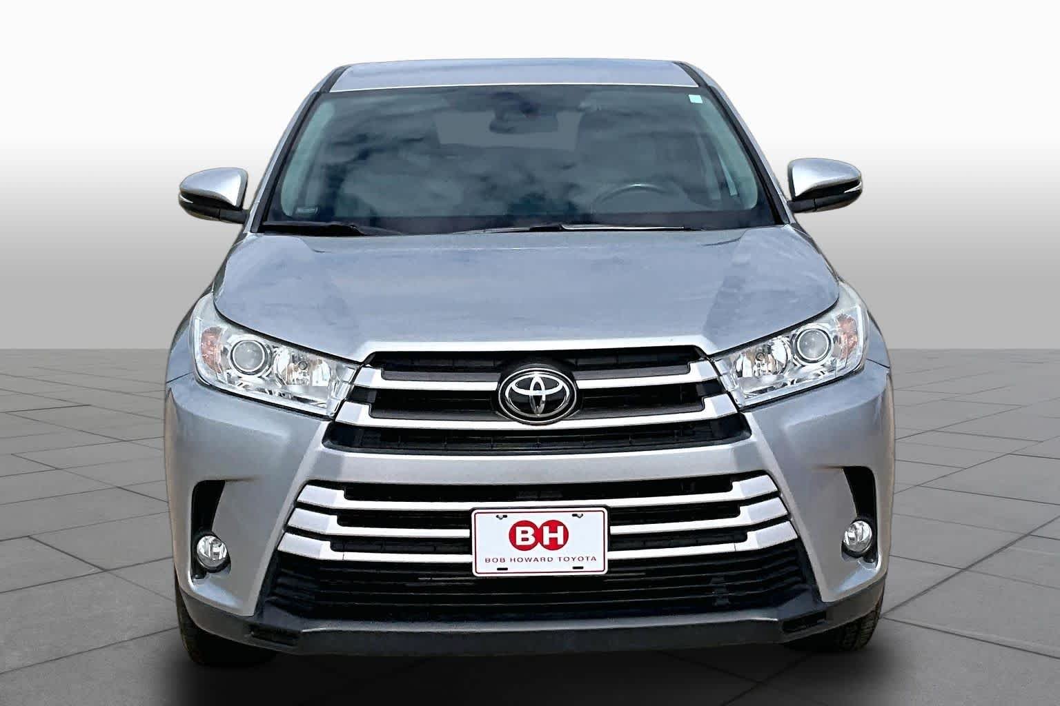 Used 2018 Celestial Silver Metallic Toyota LE Plus image 4