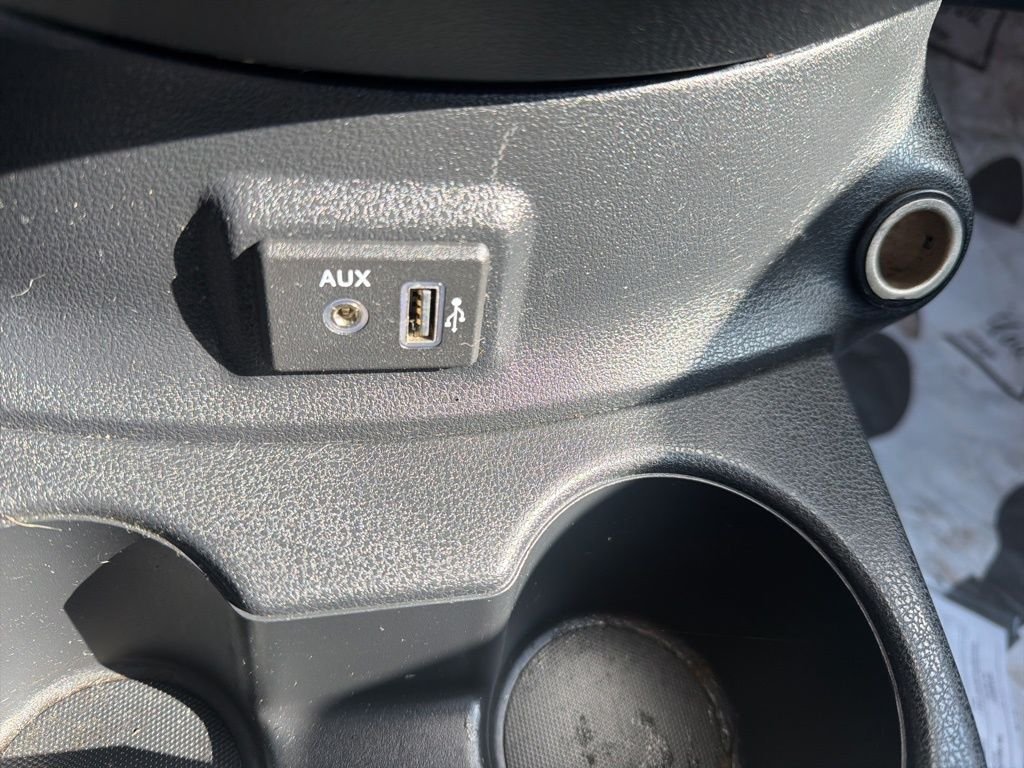 Used 2018 Silver Nissan 1.6 SV image 18