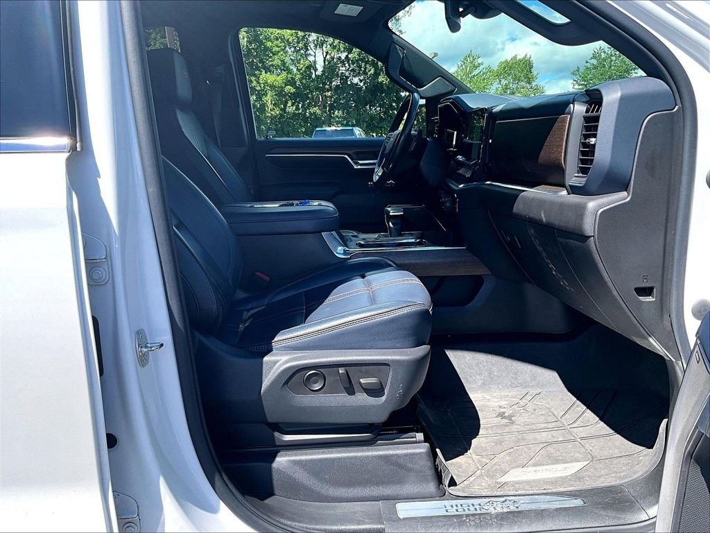 Used 2022 Beige Chevrolet High Country image 21