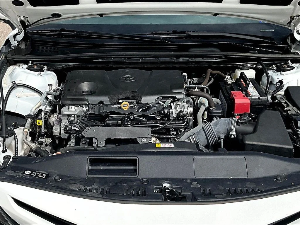 Used 2022 White Toyota SE Nightshade image 31